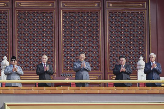 Kinijos prezidentas Xi Jinpingas Pekine surengė derybas su Šiaurės Korėjos lyderiu Kim Jong Unu