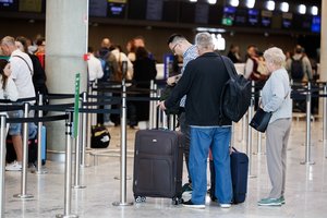 Įsibaiminę oro uosto darbuotojai siunčia anoniminius laiškus: tikina, kad yra verčiami atidirbti net už atostogas