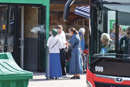 Išaiškino vieną didžiausių nelegalių cigarečių fabrikų per kelis dešimtmečius – ceche buvo įsirengę pabėgimo tunelį