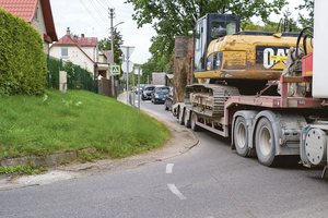 Kauniečiai piktinasi tiesiog dingstančiais šaligatviais: „Tarsi prasmenga į žemę“