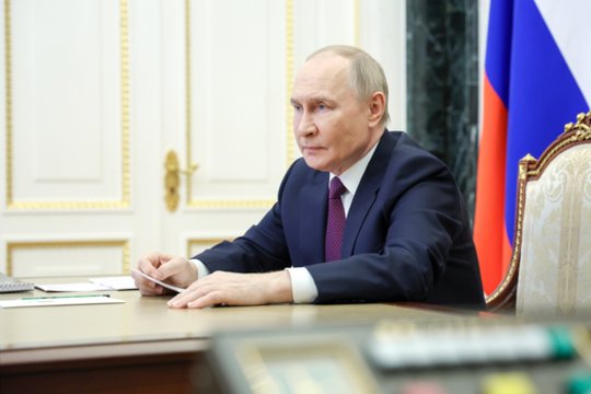 V. Putinas sulaukė garsių rusų ovacijų: žada, kad Vakarų pajėgos Ukrainoje taptų taikiniu