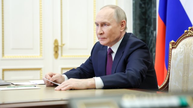 V. Putinas sulaukė garsių rusų ovacijų: žada, kad Vakarų pajėgos Ukrainoje taptų taikiniu