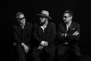 Lietuvoje koncertuosianti grupė „Fun Lovin' Criminals“ išleido naują albumą