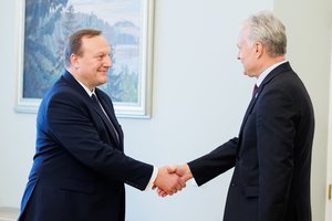 G. Nausėda pasitiki į vidaus reikalų ministrus kandidatuojančiu V. Kondratovičiumi