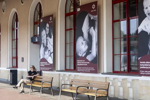 Vilniaus geležinkelio stotyje visą rugsėjį veiks auksinio kaspino peronas: „Tai kvietimas nepraeiti pro šalį“