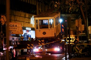 Laiminga pabaiga: po Lisabonos tramvajaus avarijos mirusiu laikytas vokietis rastas gyvas