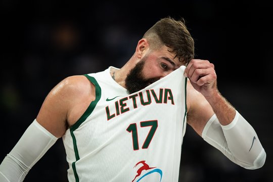 Nuo N. Jokičiaus žirgų – iki kovos už savo brolį: J. Valančiūnas Rygoje turi labai aiškią žinutę