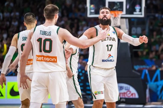 J. Valančiūnas – apie emocingas rungtynes su latviais ir A. Veličkos kovingumą: buvo sunku