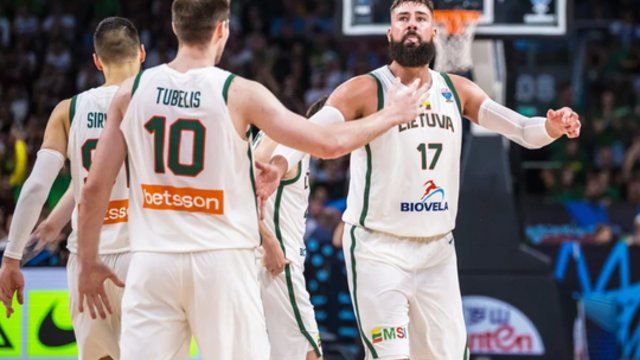 J. Valančiūnas – apie emocingas rungtynes su latviais ir A. Veličkos kovingumą: buvo sunku