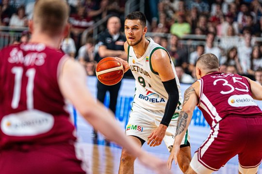 Išplėšus pergalę D. Sirvydis kirto latviams ir gyrė savus: „Iškris vienas – atsistos kitas“