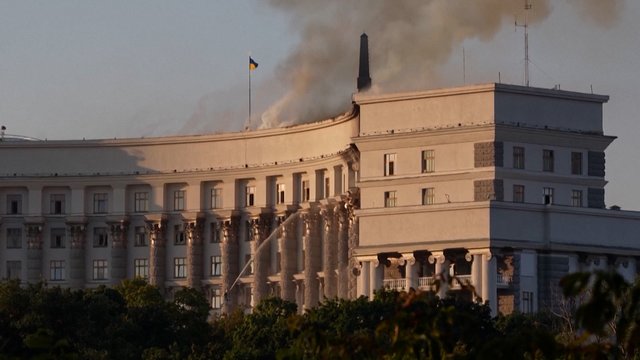 Po Rusijos atakos Kyjive – dūmai virš vyriausybės: užfiksavo vaizdus