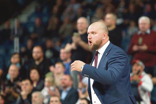 „Lietkabelį“ treniravęs latvis priskaldė malkų: lietuvius išvadino kaimiečiais, trenerius – SSRS palikuoniais, prezidentą – girtuokliu