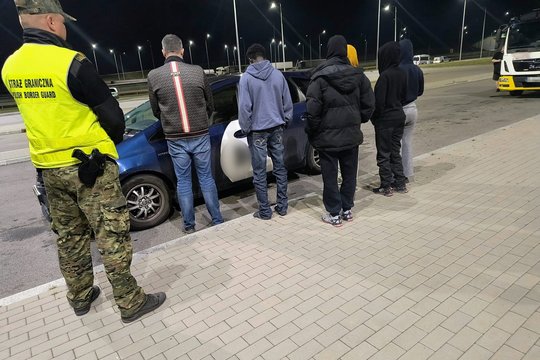 Lietuvis į Lenkiją atvežė penkis afrikiečius – migrantai grąžinti mūsų pasieniečiams, Lietuvos pilietis keliaus į kalėjimą