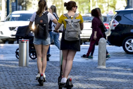 Vasarinių rūbų dar prireiks: šią savaitę žada ir 26 laipsnių karštį
