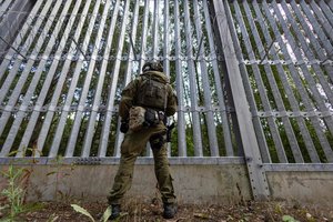 Lenkijos pasienio pareigūnai netoli Baltarusijos sienos rado „nenustatyto skraidančio objekto“ nuolaužas