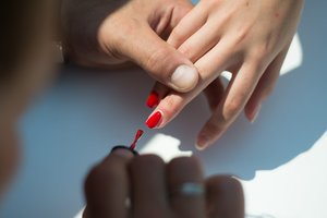 Svarbi žinia grožio meistrėms: štai kur galite atiduoti neseniai uždraustus nagų lakus