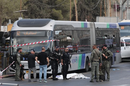 Per išpuolį Rytų Jeruzalėje nušauti penki žmonės: vaizdai iš nelaimės vietos