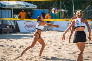 Įspūdingas tinklininkų savaitgalis: Lietuvos vyrai triumfavo Varšuvoje, moterys pelnė sidabrą Budapešte