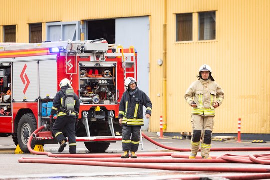 Dar vienas gaisras atliekų įmonėje: Vilniaus rajone degė smulkiosios elektronikos atliekos