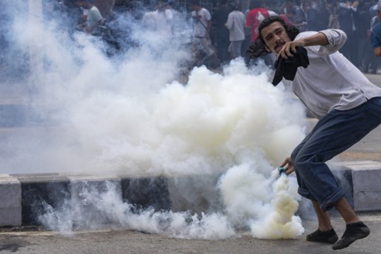 Per protestus Nepale žuvo mažiausiai 16 žmonių
