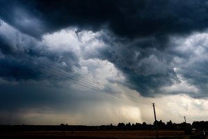 Sinoptikas skelbia apie artėjančius lietaus debesis: štai kam klius pirmiausia