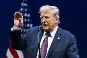 Konfliktas auga: D. Trumpas pradeda imigracijos tarnybos reidus Čikagoje