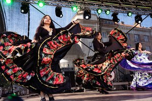 Vilniaus centre: karietos su arkliais, madų šou ir tikras čigoniškas kaimelis