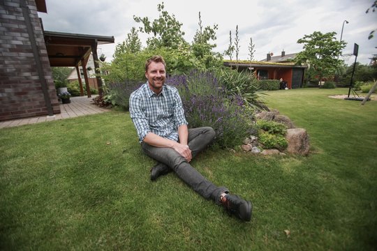 Vienas populiariausių šalies sodininkų T. Gurskas parduoda unikalų namą
