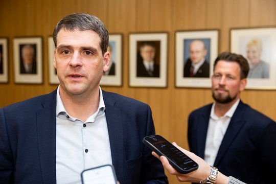 „Tiesiog pasityčiojimas“: dėl ko kilo R. Žemaitaičio ultimatumas?