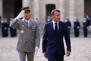 Prancūzijos premjeras atvyko į Eliziejaus rūmus įteikti atsistatydinimo pareiškimo E. Macronui