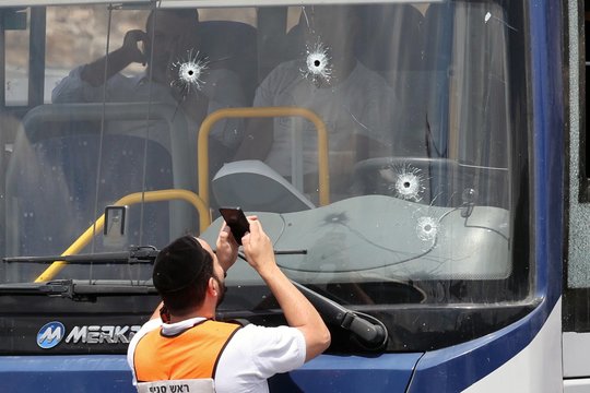 „Hamas“ prisiėmė atsakomybę už mirtiną išpuolį Jeruzalėje