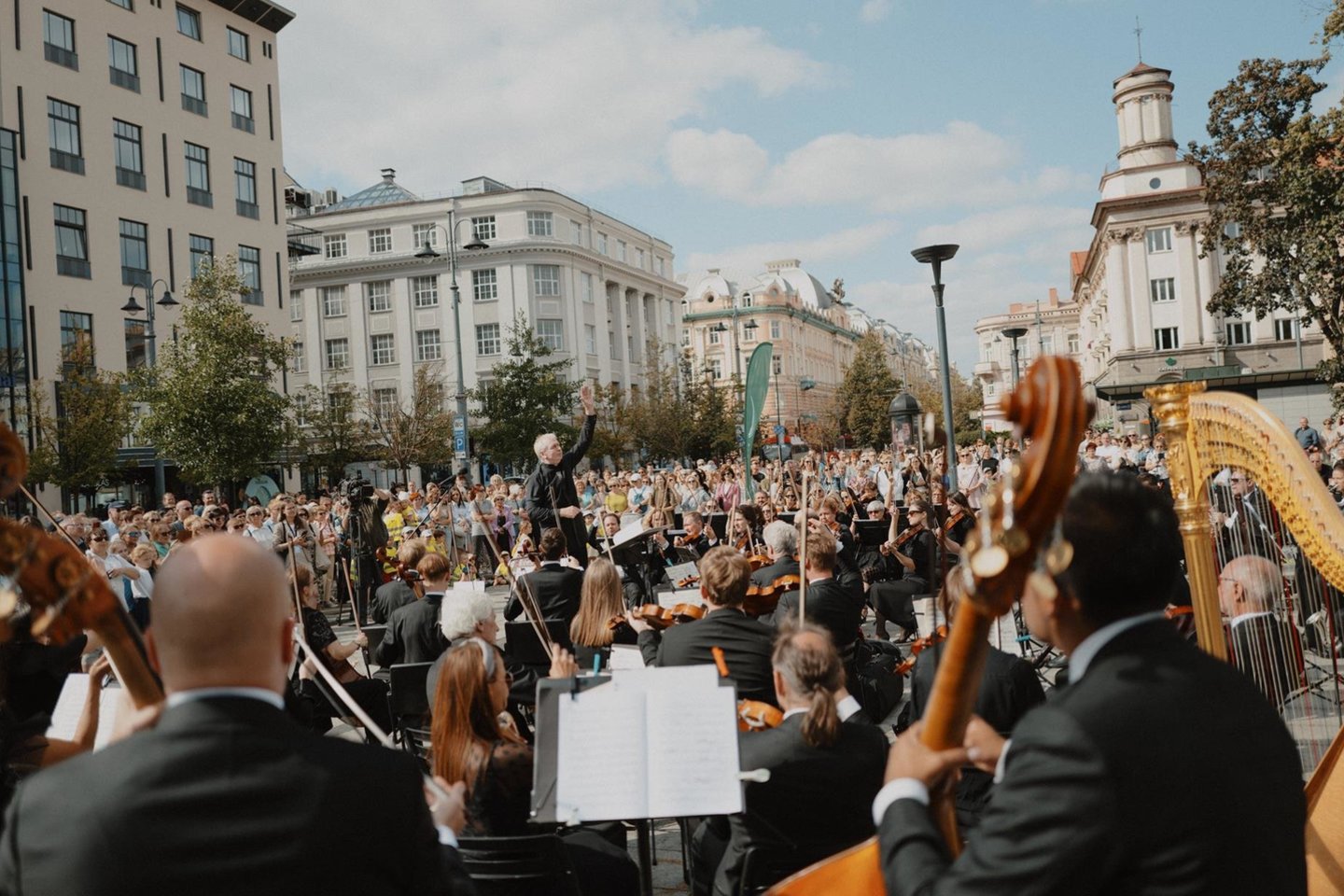 LVSO 37-ąjį koncertinį sezoną pristatė sostinės V.Kudirkos aikštėje.r<br> G.Jauniškio nuotr.