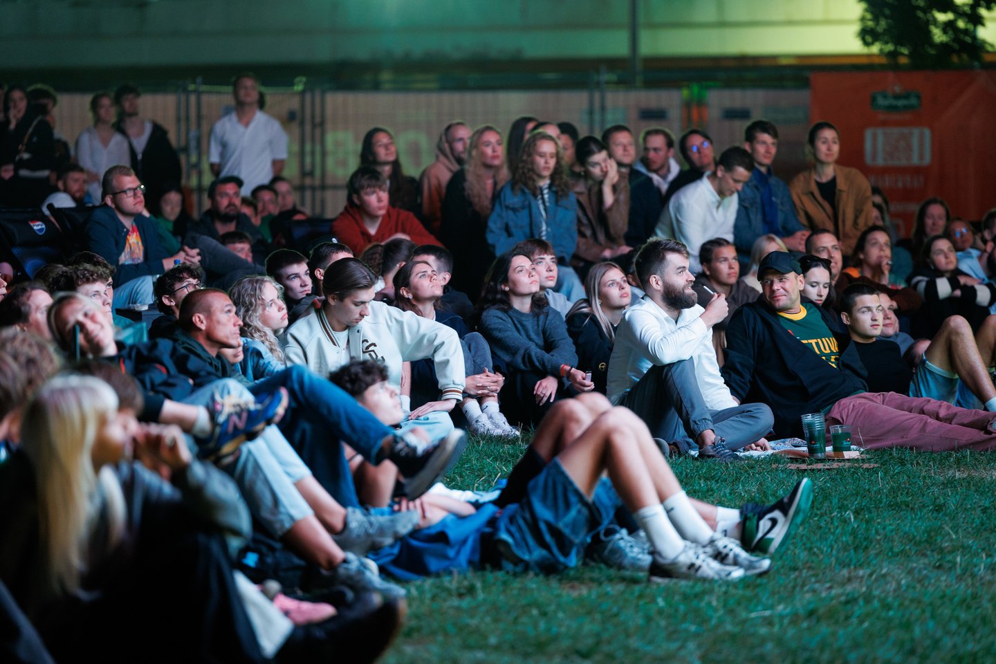 Vilnius sirgo už Lietuvą: prie Baaltojo tilto – ištikimiausių sirgalių jūra<br>T.Bauro nuotr.