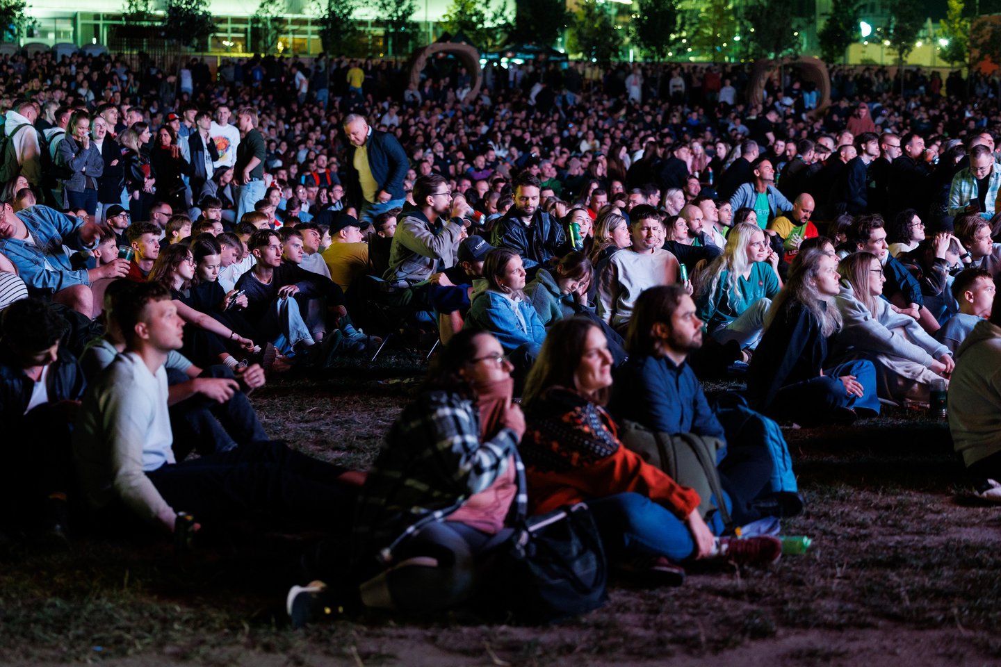 Vilnius sirgo už Lietuvą: prie Baaltojo tilto – ištikimiausių sirgalių jūra<br>T.Bauro nuotr.