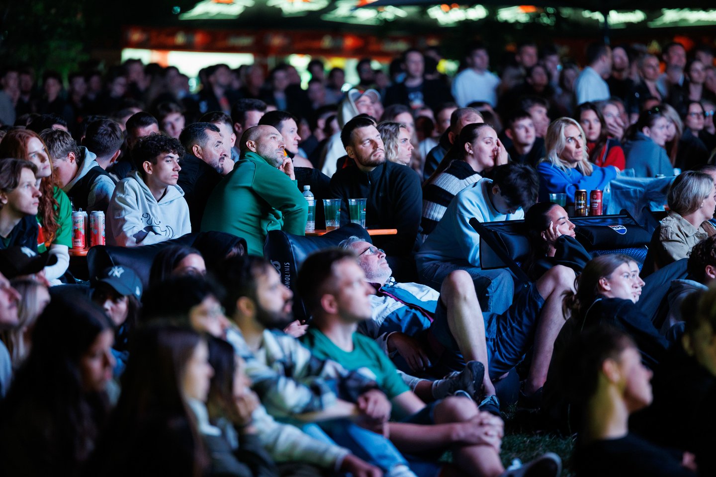 Vilnius sirgo už Lietuvą: prie Baaltojo tilto – ištikimiausių sirgalių jūra<br>T.Bauro nuotr.