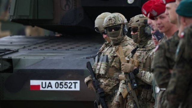 Lenkijoje pažeidus oro erdvę – karinė operacija: vieną apgadintą droną pavyko rasti