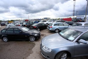 Senstantis autoparkas: lietuviai kasdien važiuoja beveik dviejų dešimčių senumo automobiliais