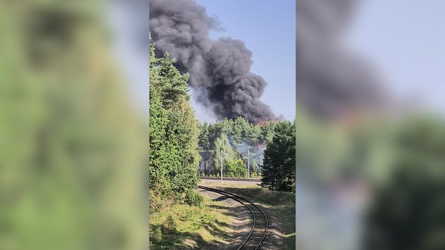 Didžiulis gaisras Vilniaus pakraštyje: gyventojai perspėjami dėl pavojingų dūmų