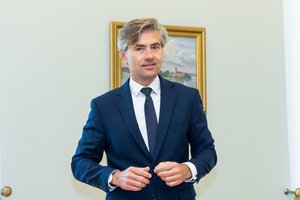 K. Budrys sako, jog nebėra galimybių pakeisti Vyriausybės programos nuostatų, susijusių su Kinija