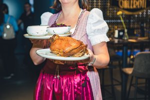 Šefas dalijasi tobulos bavariškos karkos receptu: „Tokios paragauti galite tik legendiniame „Oktoberfeste“