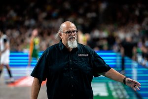 Be dviejų išvarytų žaidėjų likęs Sakartvelo treneris pradėjo juoktis: „Koks šio klausimo tikslas?“