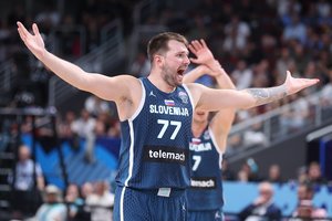 Luka Dončičius neapsikentė arbitrų sprendimų – parodė jiems pinigų gestą