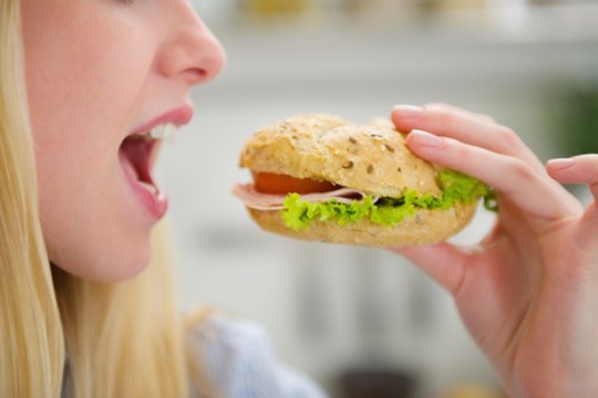 Tikisi atradę „smegenų jungiklį“, kuris valdo mūsų apetitą