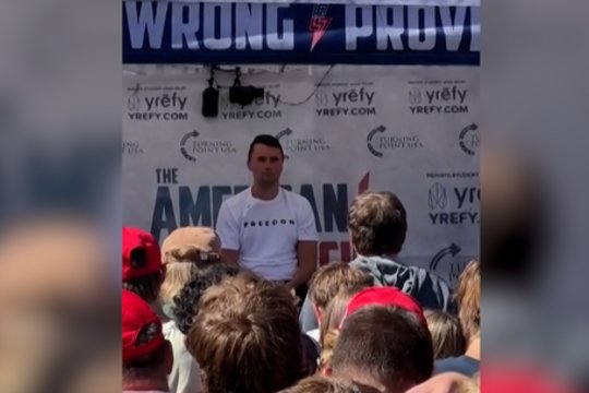 Sąmyšis, išgąstis ir pakraupę veidai: pirmos akimirkos po mirtino šūvio į Ch. Kirką JAV universitete