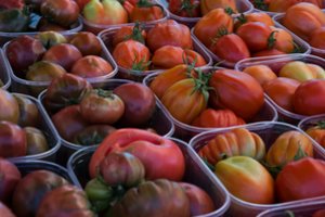 Daržovių prekystaliuose – naujas triukas: pirkėjai nė neįtaria, ką gauna vietoj brangių pomidorų