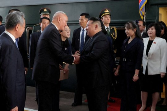 Pristatymas pasauliui – su tikslu: Kim Jong Unas įtvirtino naują dukters statusą