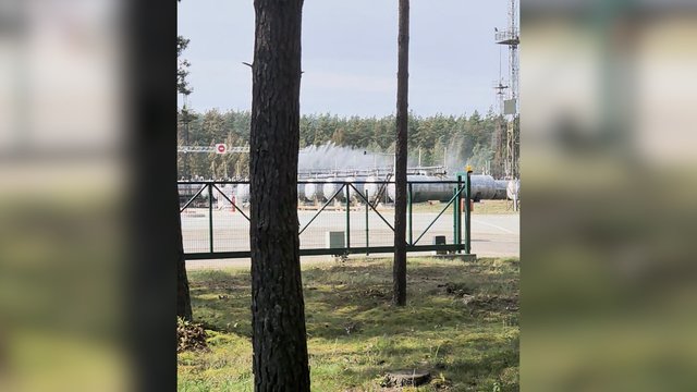 Tiesiogiai iš Baltosios Vokės: nufilmavo dujų rezervuarų aušinimo operaciją
