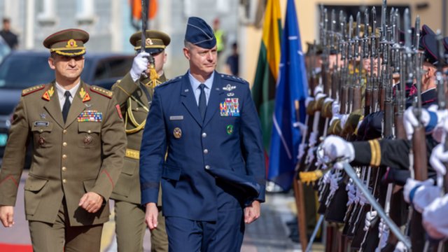NATO pajėgų Europoje vyriausiasis vadas sklaido abejones: Aljansas gintų Lietuvą