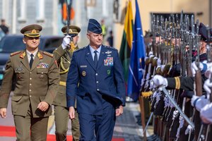 NATO generolas apie oro gynybą: visai nesvarbu, kiek tai kainuoja