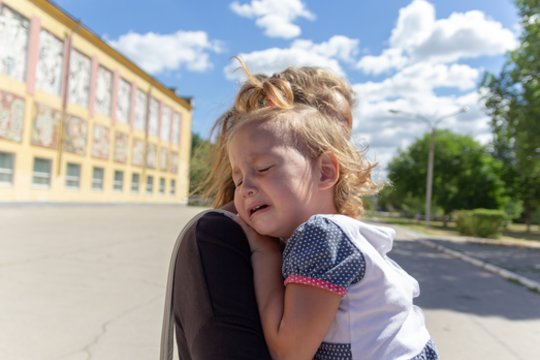 Vaikų nerimas rudenį – ne kaprizas: psichologė pataria, kaip padėti